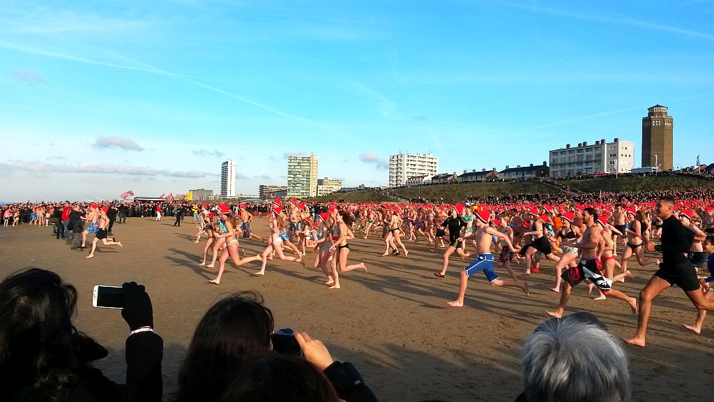 Nieuwjaarsduik: Anbaden an Neujahr bei 8° Wassertemperatur