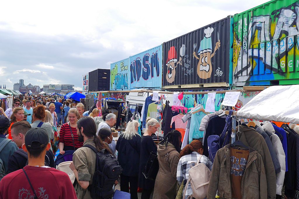 Flea market IJ halls Amsterdam contenedores