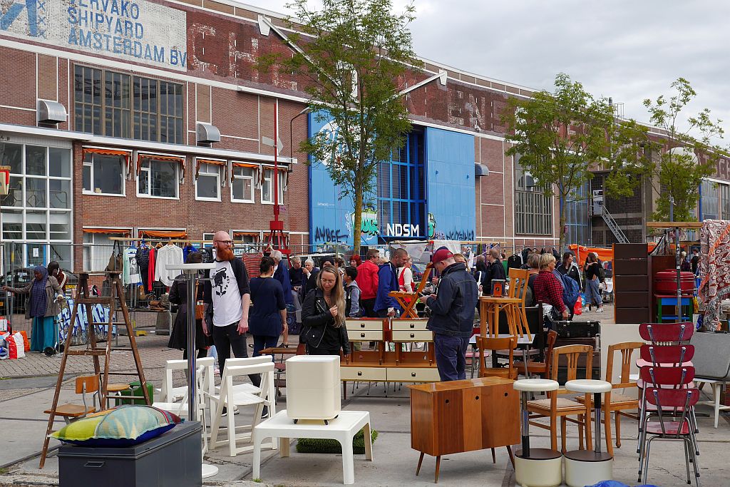 Flohmarkt IJ Hallen Amsterdam Möbel