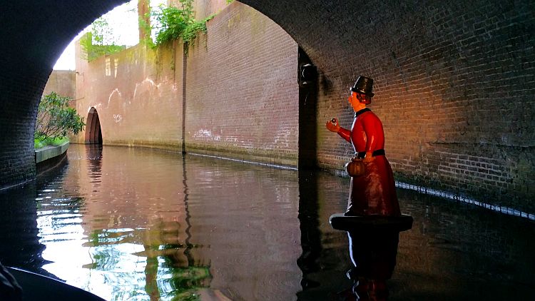 Bootstour Den Bosch Tunnel rote Figur