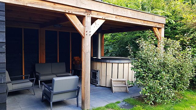 Wellness Lounge Berger Duinen Landal Hot Tub und überdachte Wellness Lounge