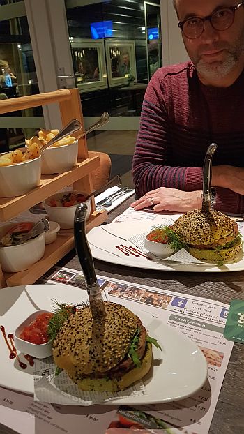 Landal Land van Bartje Restaurant Dutch Weed Burger Vegane Burger im Landal Land van Bartje Restaurant